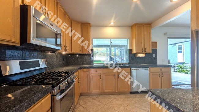 Building Photo - 2806 Atadero Ct