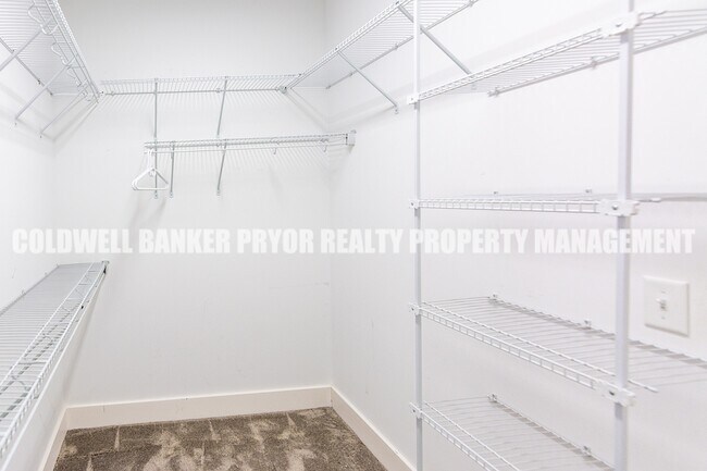 Building Photo - 9618 Shooting Star Cir