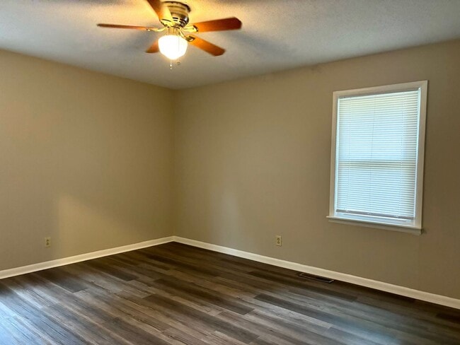 Building Photo - 01735