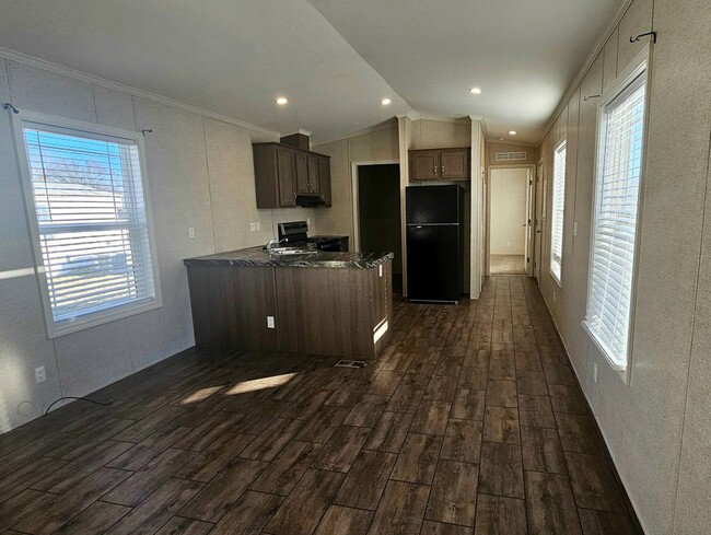 Building Photo - 2233 E Maywood St