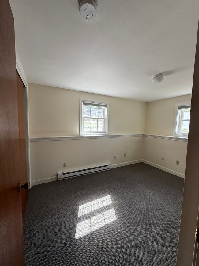 Building Photo - 1 bed 1 bathroom less than a mile from downtown!