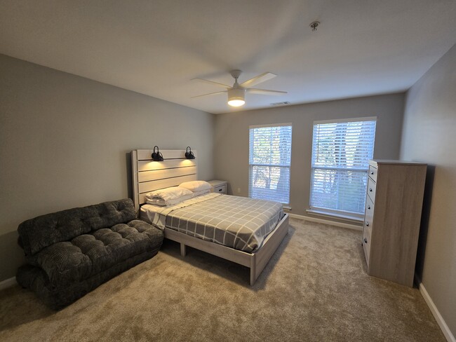 Building Photo - 490 S Barnett Shoals Rd