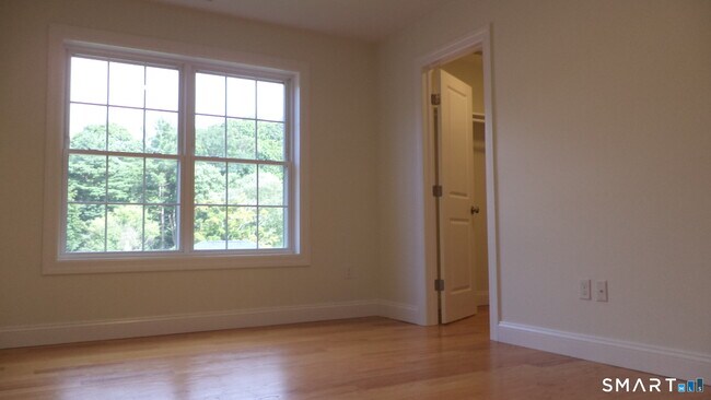 Building Photo - 33 Maple Ave