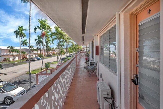 Building Photo - 820 SW 11th Ave