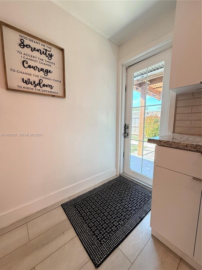 Building Photo - 2310 N 70th Ave