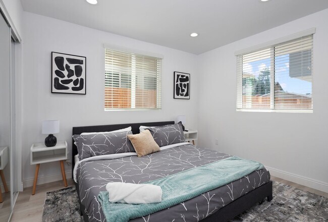 Building Photo - 4-Unit Townhome Community | Luxury Living Near DTLA