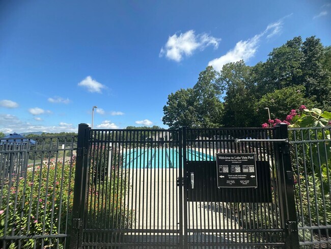 Building Photo - 1312 Twin Springs Ct