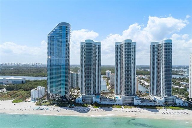 Building Photo - 15811 Collins Ave
