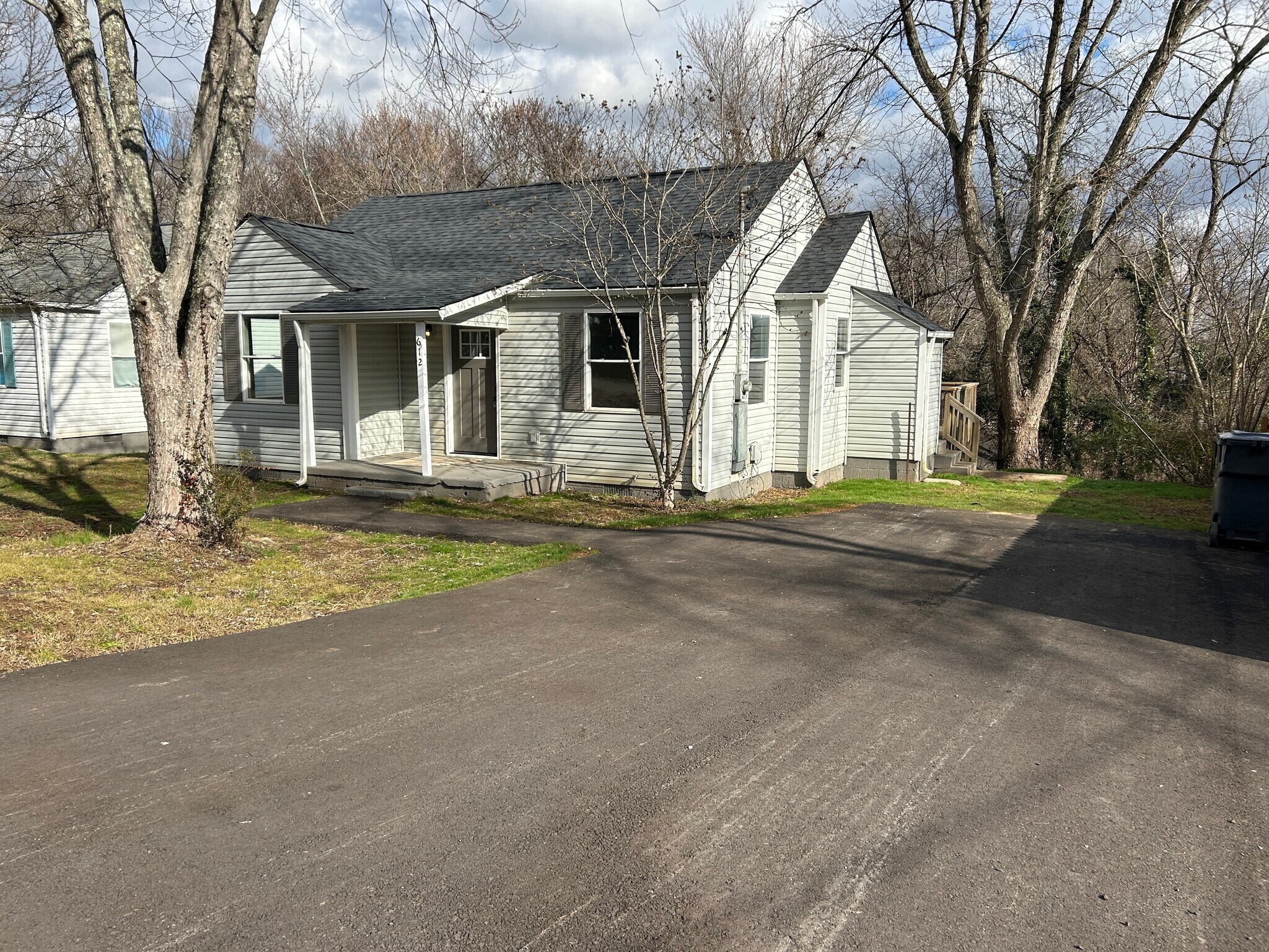 Building Photo - 612 Hillview Rd