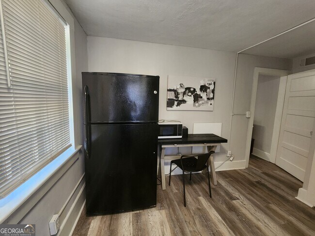 Building Photo - 917 Oakview Ave