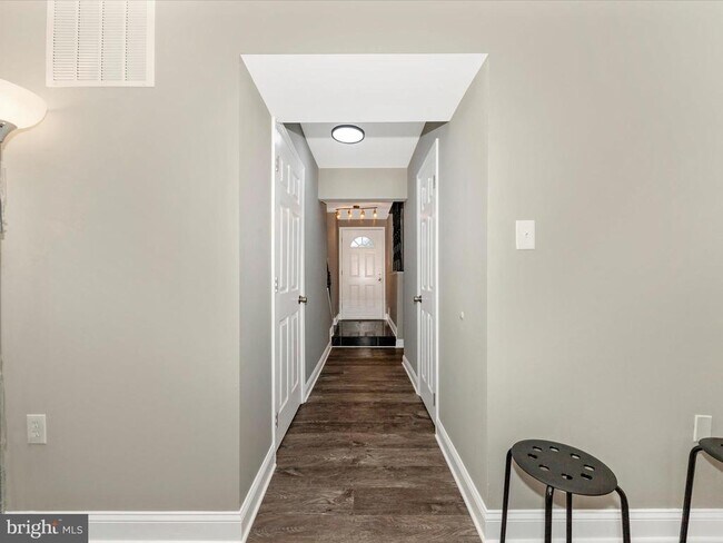 Building Photo - 14004 Daleshire Way