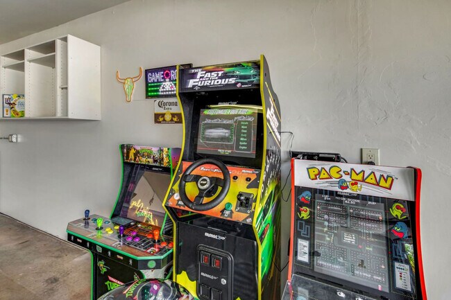 Building Photo - 1800 Burgundy Dr