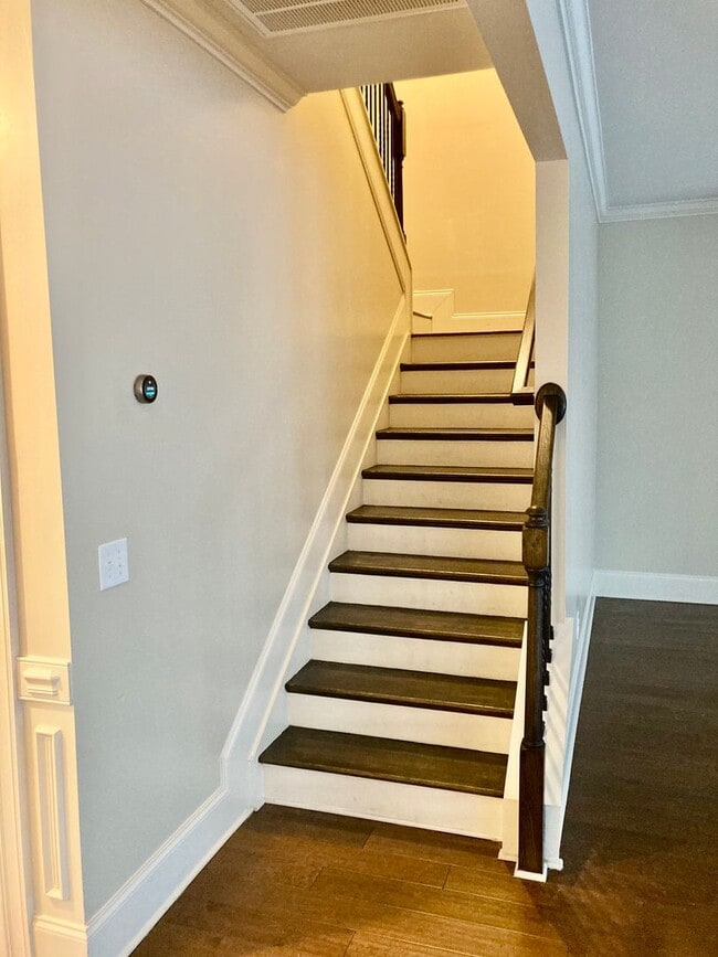 Building Photo - 8758 Crenshaw Dr