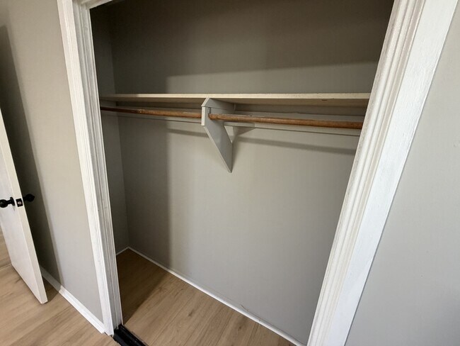 Building Photo - 4300 E 175th St