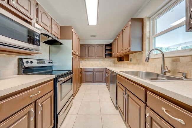 Building Photo - Serene 3-Bedroom Home on 1 Acre Lot