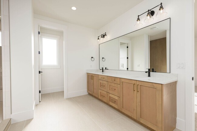 Building Photo - Beautiful 5 bed 4 bath home in Desert Cany...