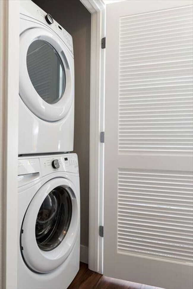 Building Photo - 1734 W El Camino Real