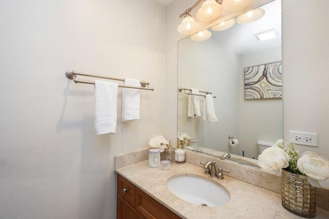 Building Photo - 1801 W Addison St