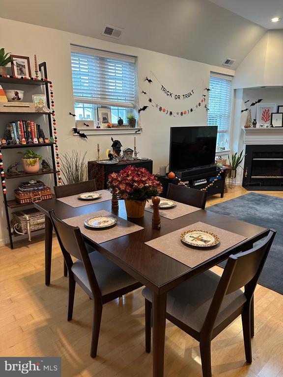 Building Photo - 104 Woodside Rd