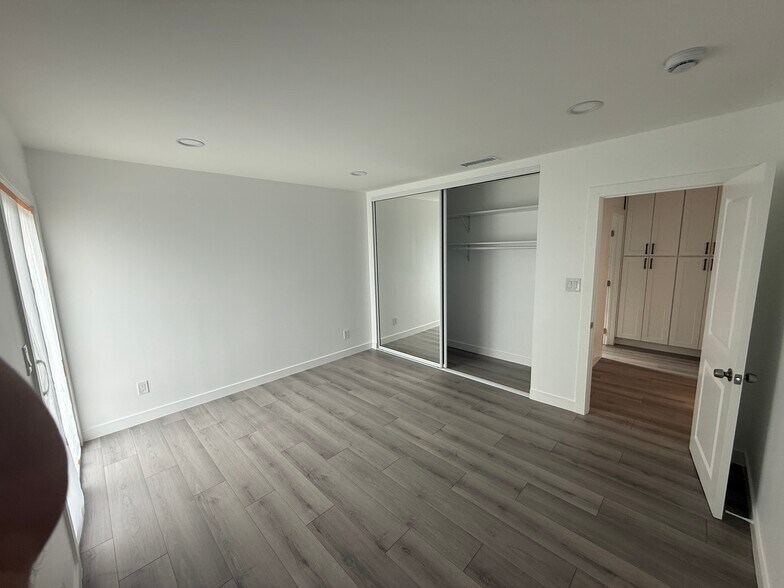 Building Photo - 11614 Riverside Dr