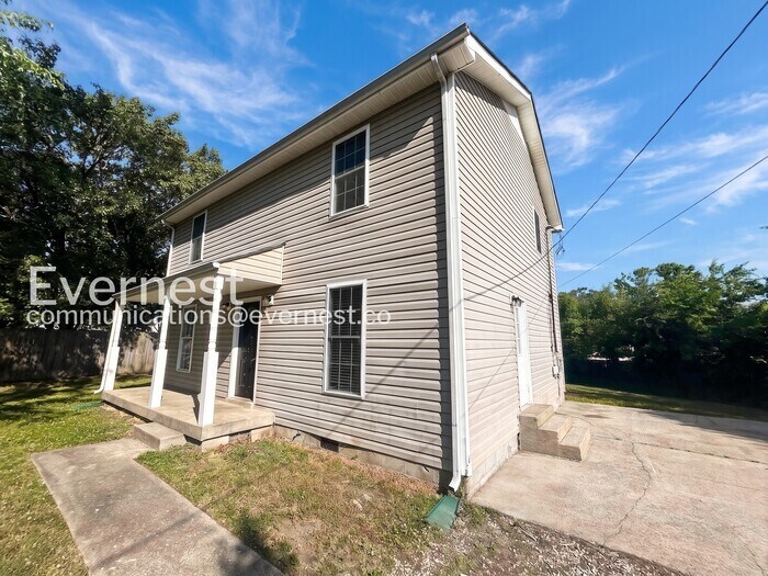 Building Photo - 811 Glade View Ct