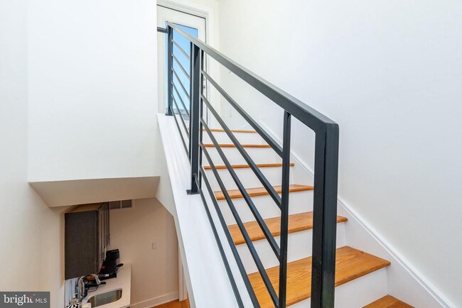 Building Photo - 1647 E Eyre St