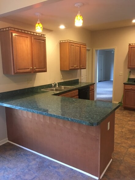 Kitchen - 1910 Valley Green Rd