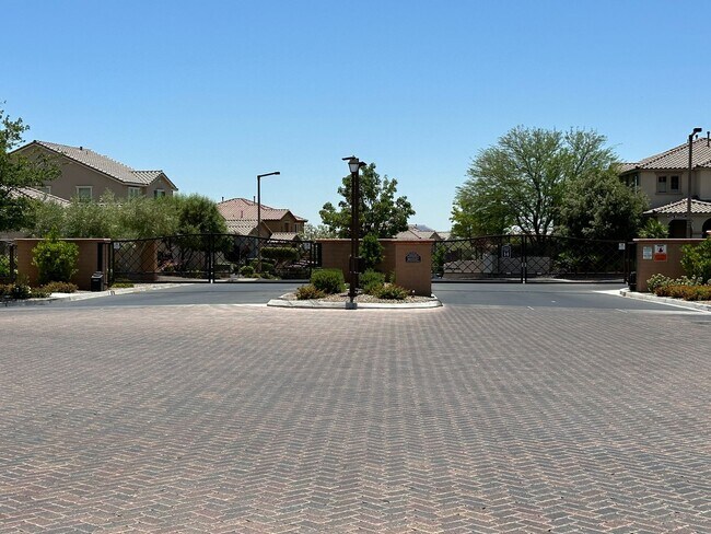 Building Photo - Beautiful Home in the Paseos of Summerlin!