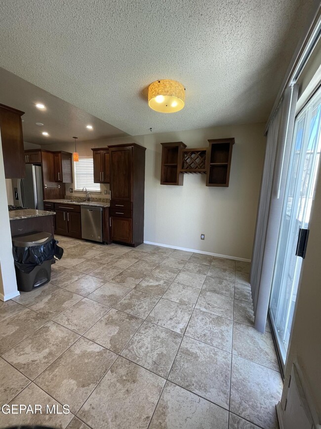 Building Photo - 5432 Thornridge Cir