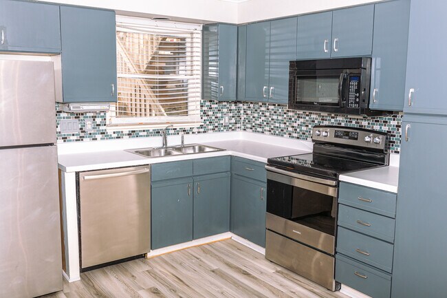 Building Photo - 9808 Emerald Point Dr