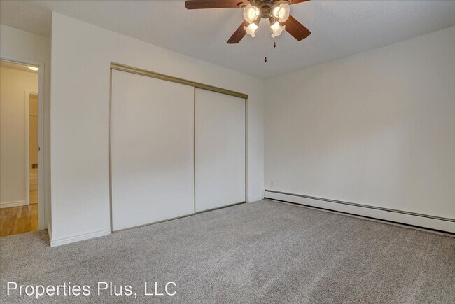 Building Photo - 2 br, 1 bath House - 13500 E Cornell Ave #102