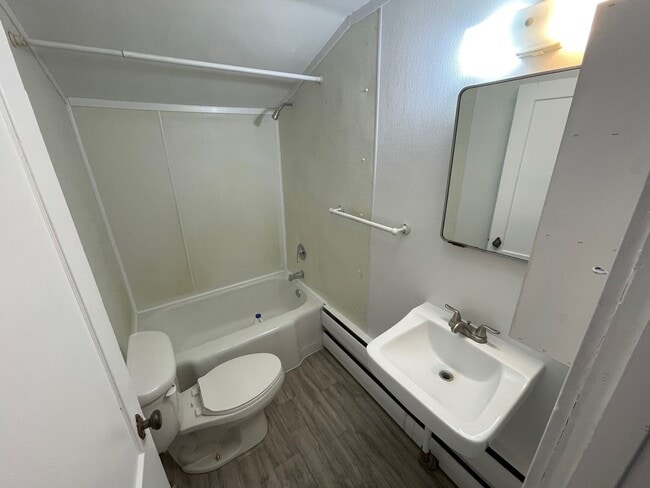 Building Photo - 215 N 5th St