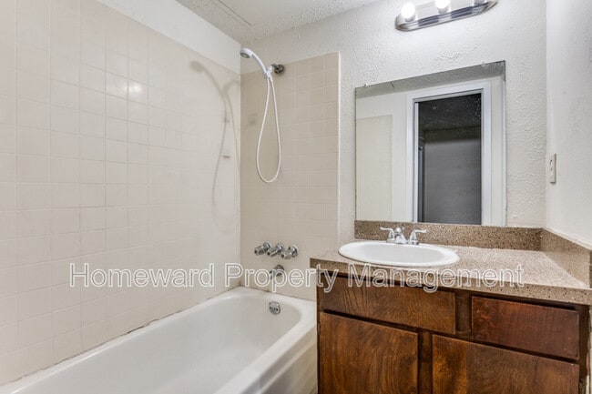 Building Photo - 3930 Portland St