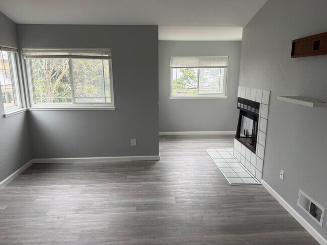 Building Photo - Remodeled 4-bedroom Oakley Rental Opportunity!