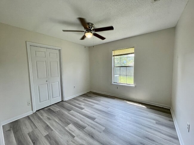 Building Photo - Home For Rent