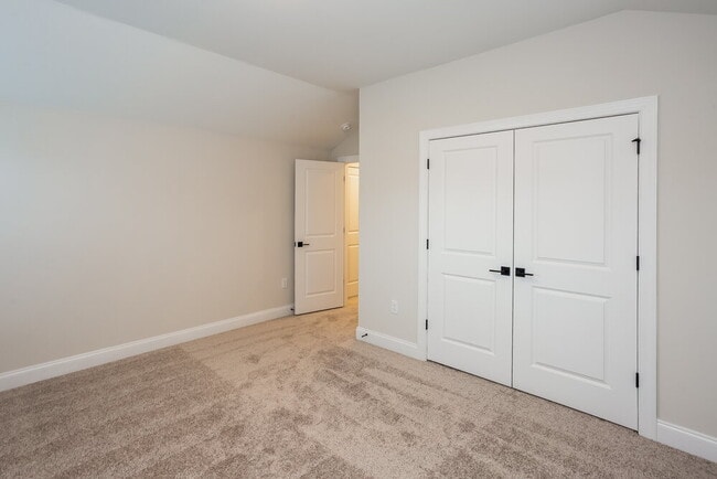 Building Photo - 124 Brixham Lp