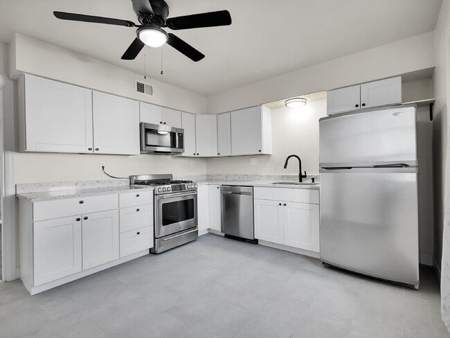 Building Photo - $2,340.95 - $300 OFF - First 2 Months'Rent - 3 Bedrooms, 1.5 Bathrooms, Single Family Home in Aur...