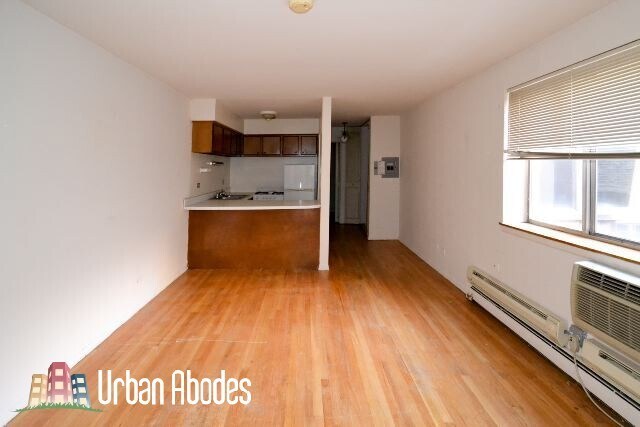 Building Photo - 648 W Wrightwood Ave