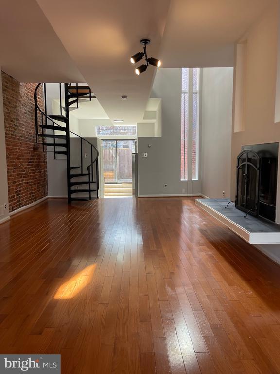 Building Photo - 1231 Linden Pl NE