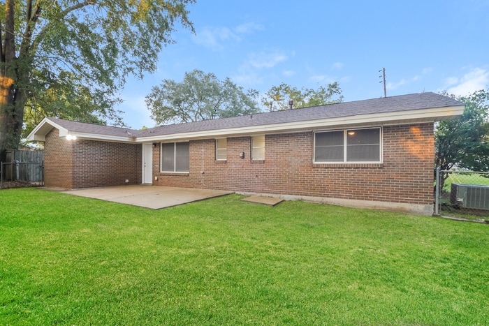 Building Photo - 758 Forestdale Dr