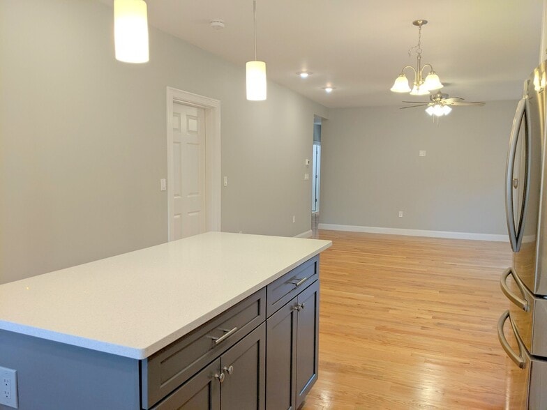 Building Photo - 16 Bowen Ave