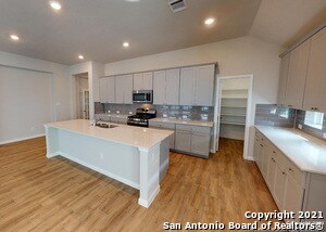 Building Photo - 15050 Gelding Hts