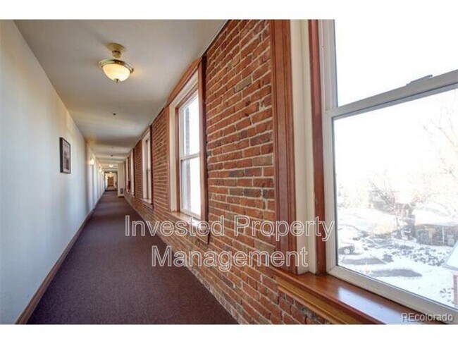 Building Photo - 3249 W Fairview Pl