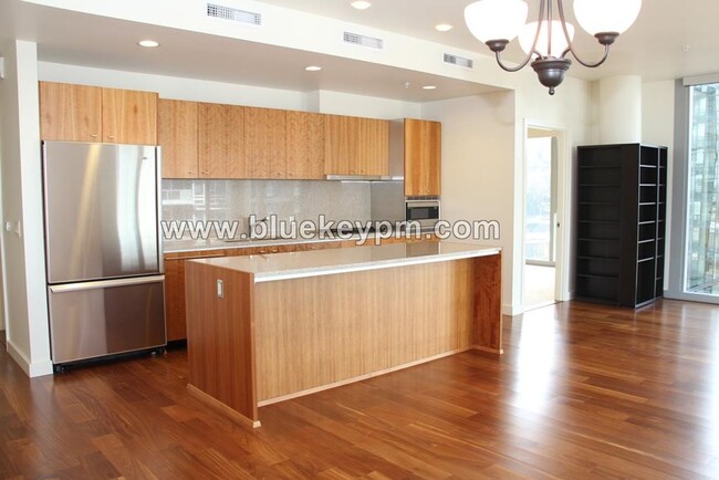 Building Photo - 2 Bed, 2 Bath Condo with 24 HR Concierge a...