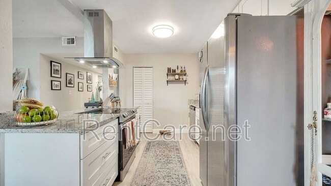 Building Photo - 8008 Lake Eve Dr