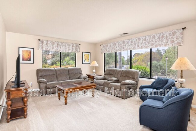 Building Photo - 1028 Capra Way