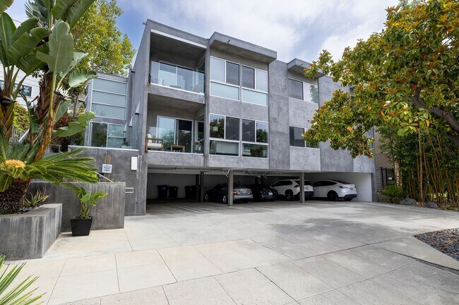 Building Photo - 2-Bedroom Condo in Westwood – Available after 1/18/2026!