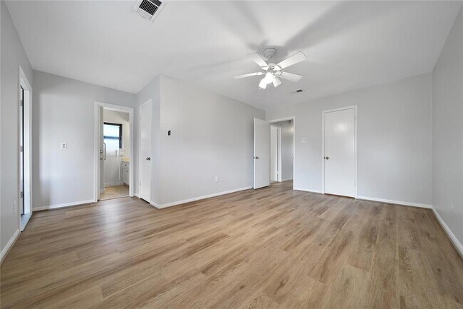 Building Photo - 1056 Martin St