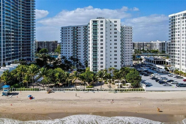 Building Photo - 3001 S Ocean Dr