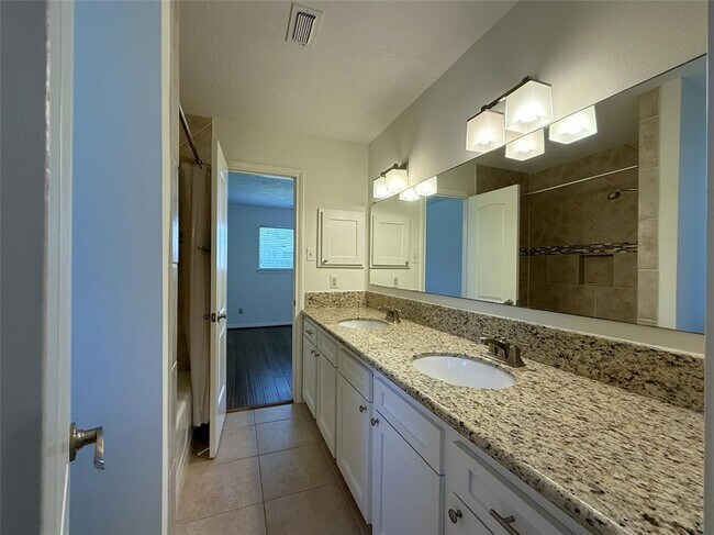 Building Photo - 5007 Shady Nook Ct